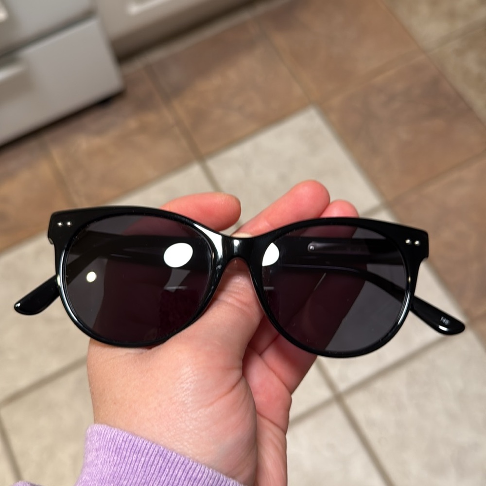 Bottega Veneta Sunglaases - Picture 9 of 9